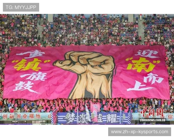 _球迷狂欢节：现场互动、签名会热情高涨_，球迷的疯狂举动